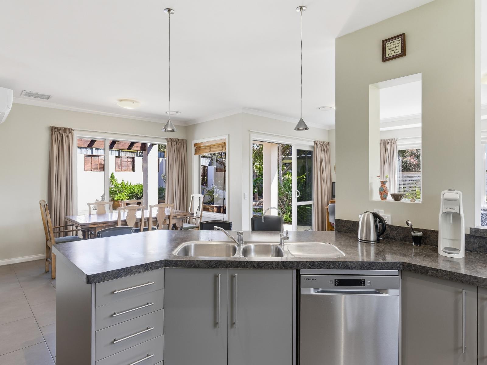 10 Metzenthin Close, Raumati South