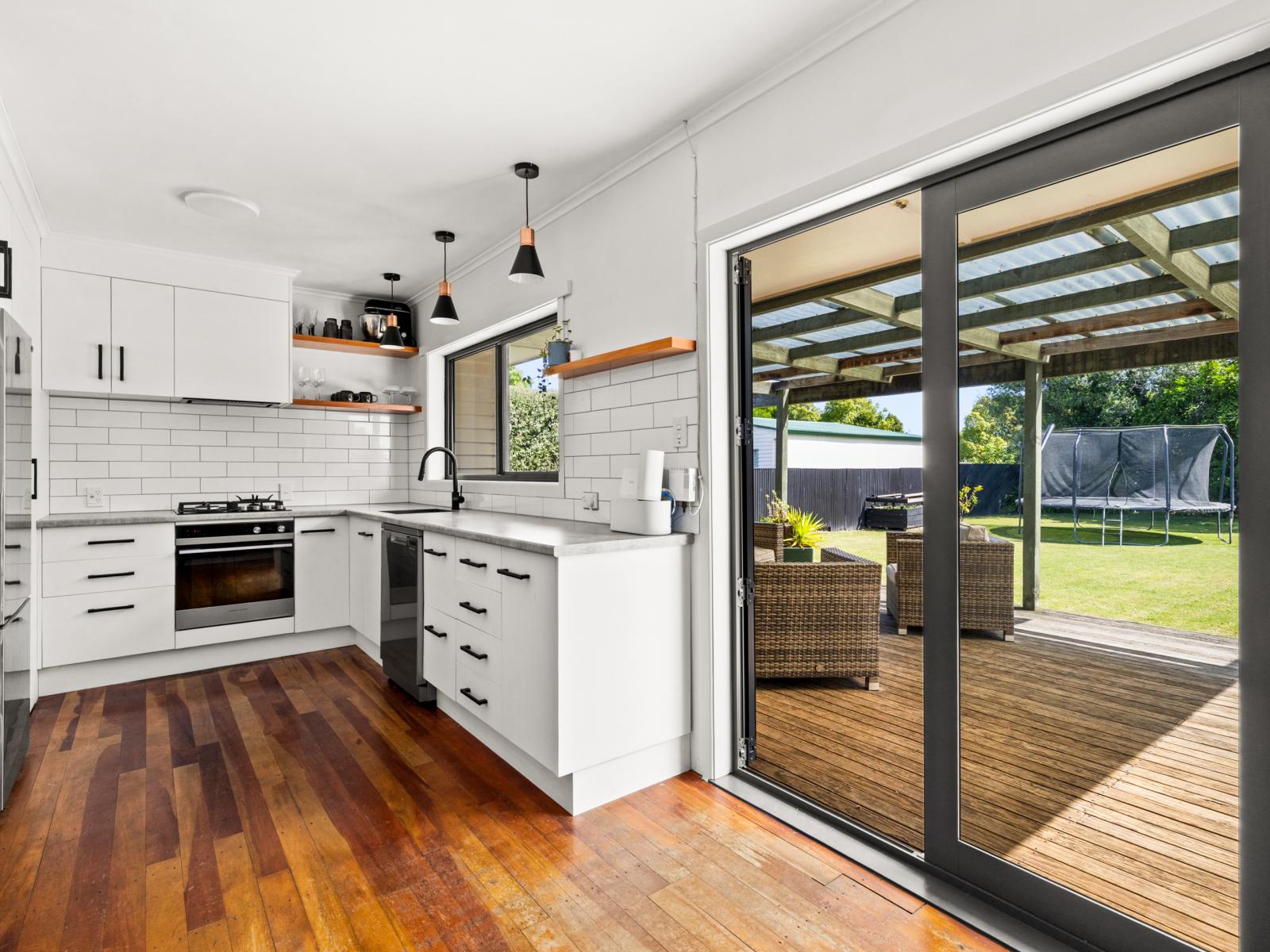 38 Downing Avenue, Pirimai