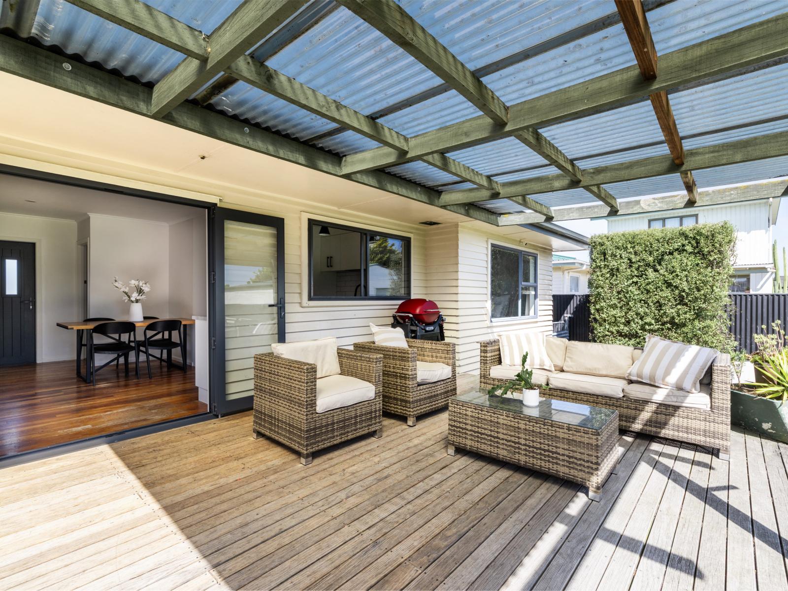 38 Downing Avenue, Pirimai