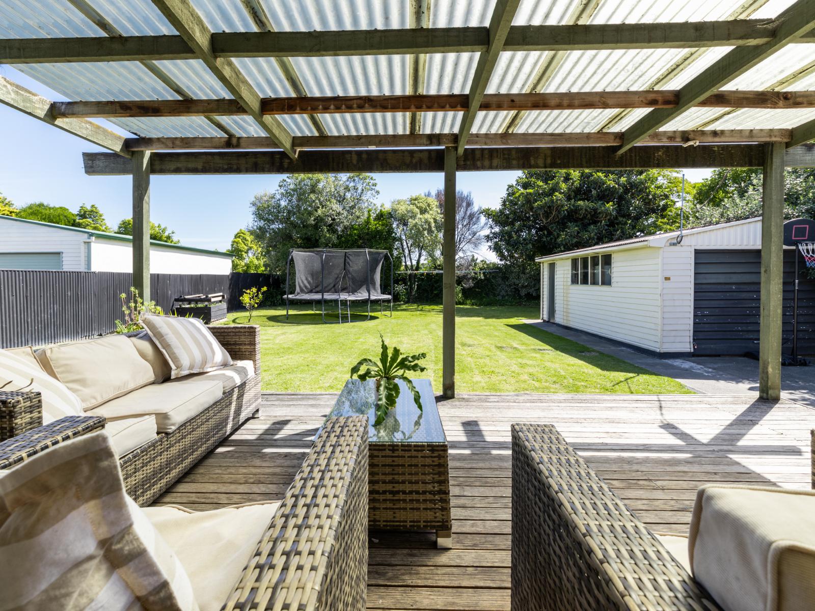 38 Downing Avenue, Pirimai