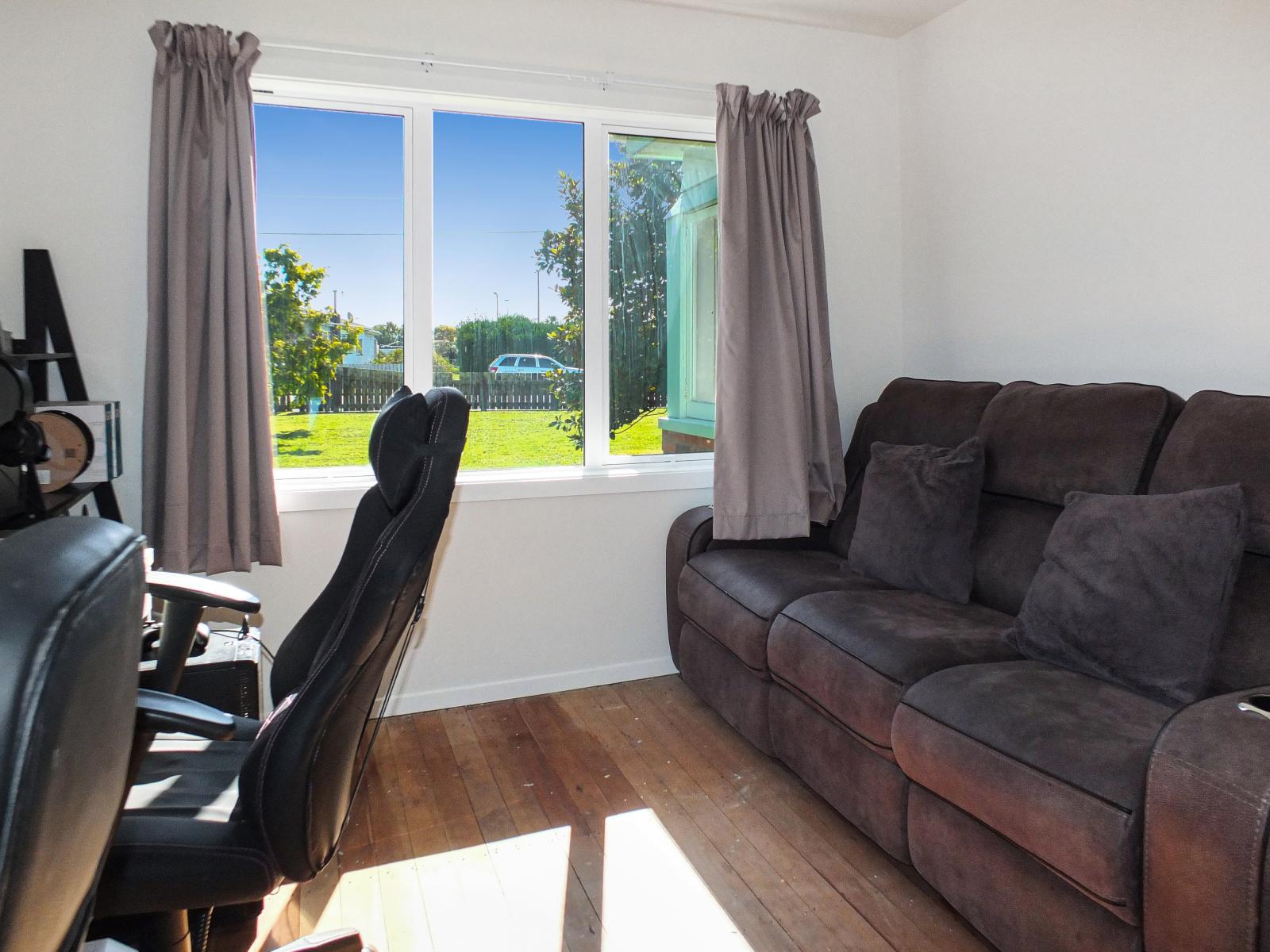 19 Johnston Street, Foxton