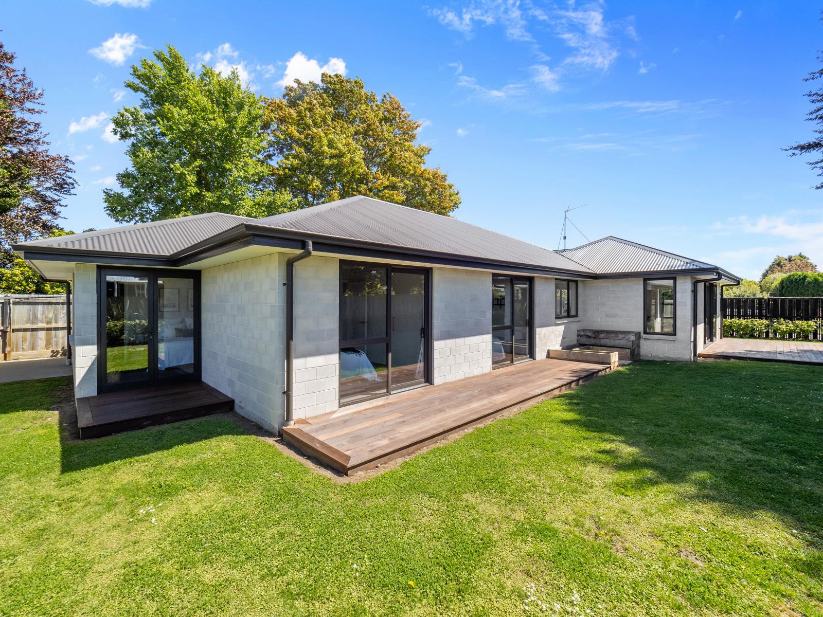 7 Woodham Drive, Allenton