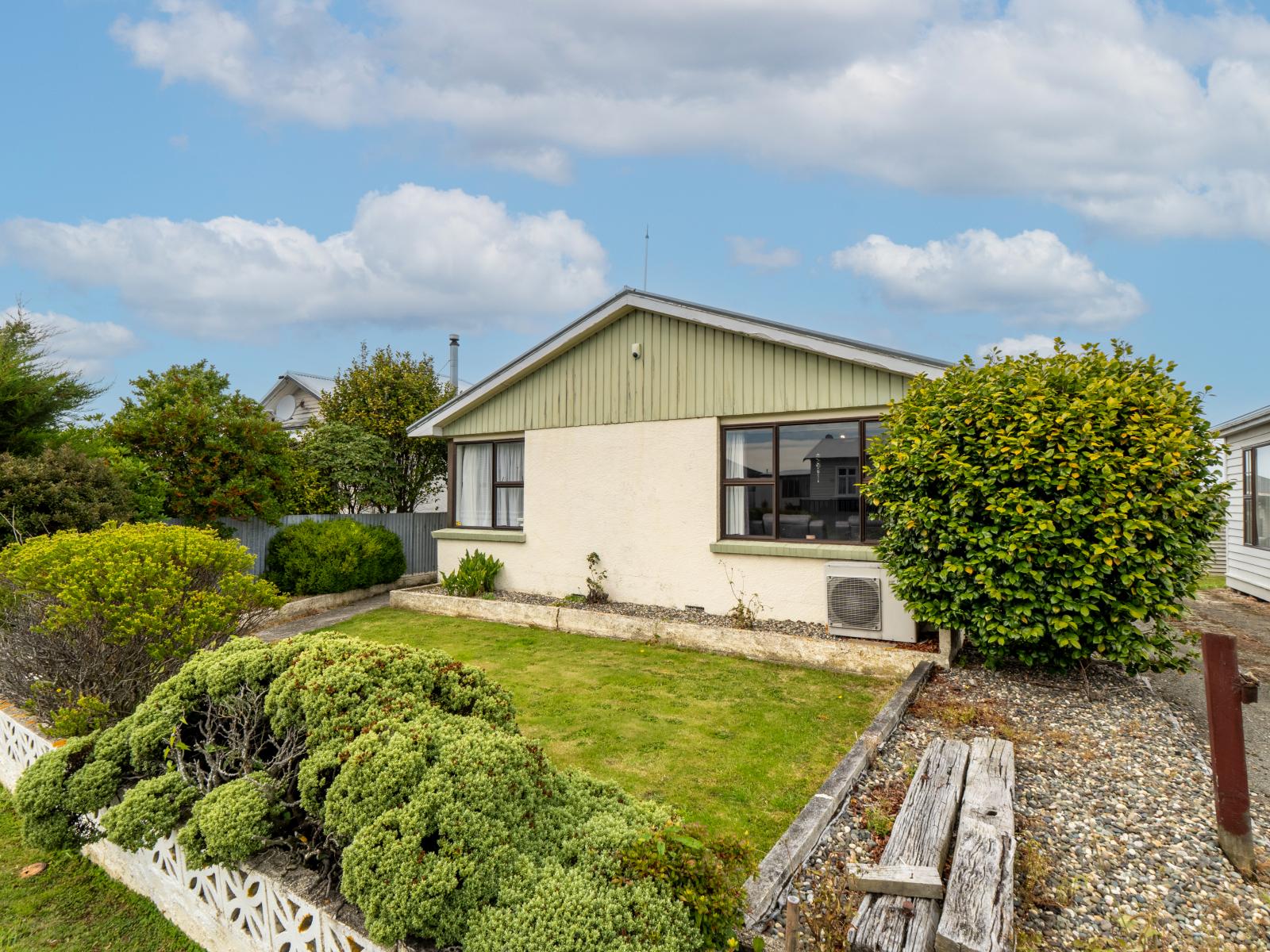 27 Tramway Road, Strathern