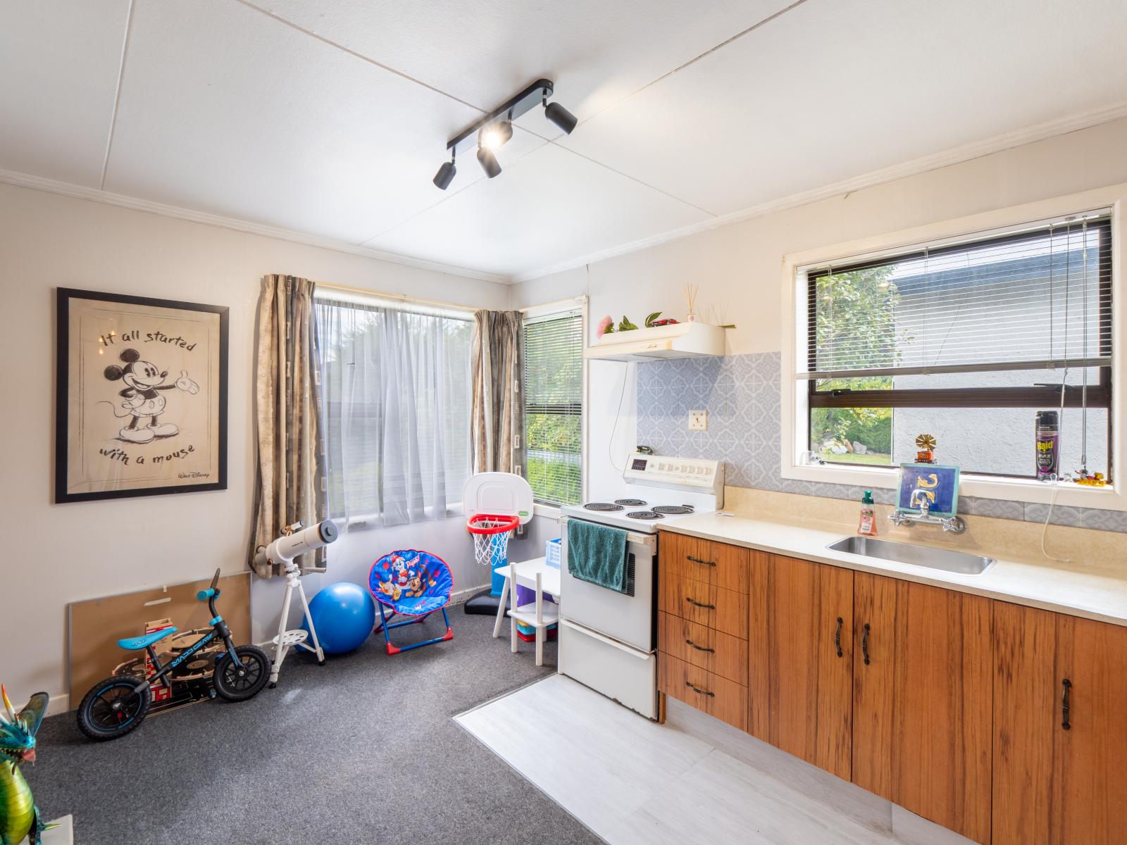 27 Tramway Road, Strathern