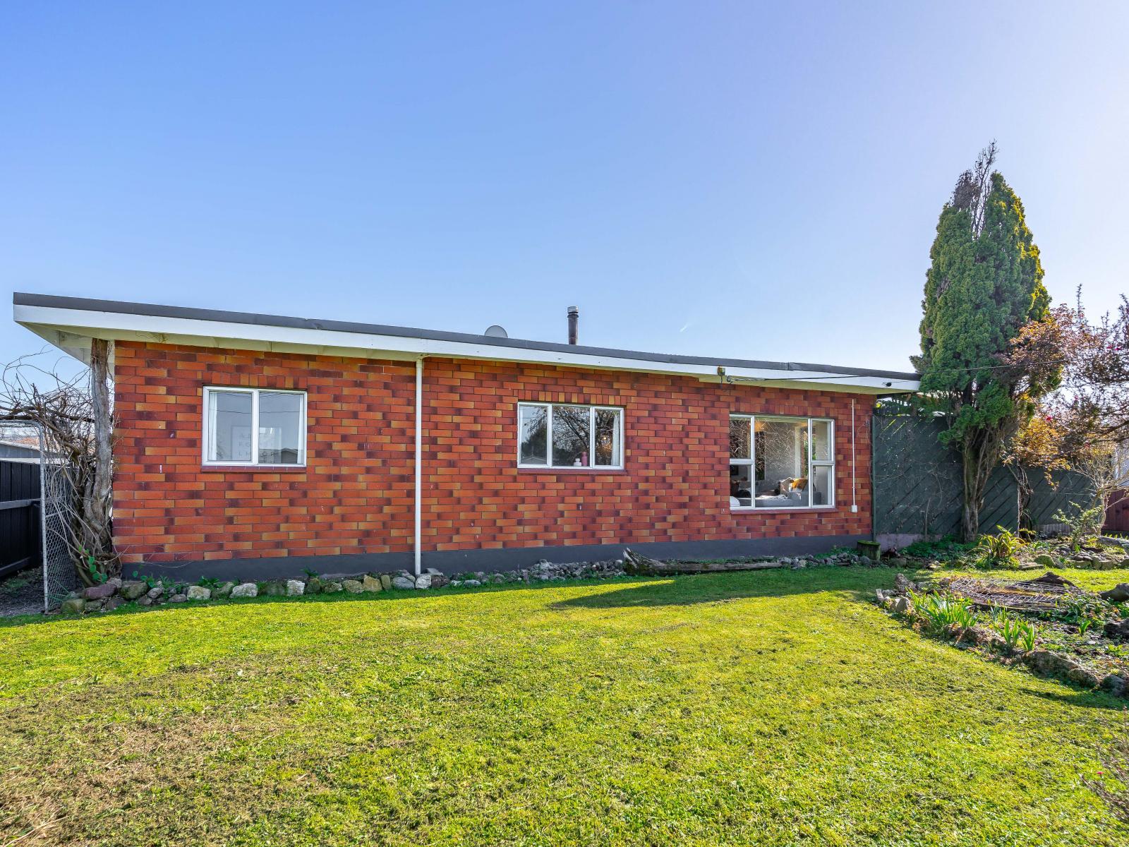 8 Reading Street, Greytown