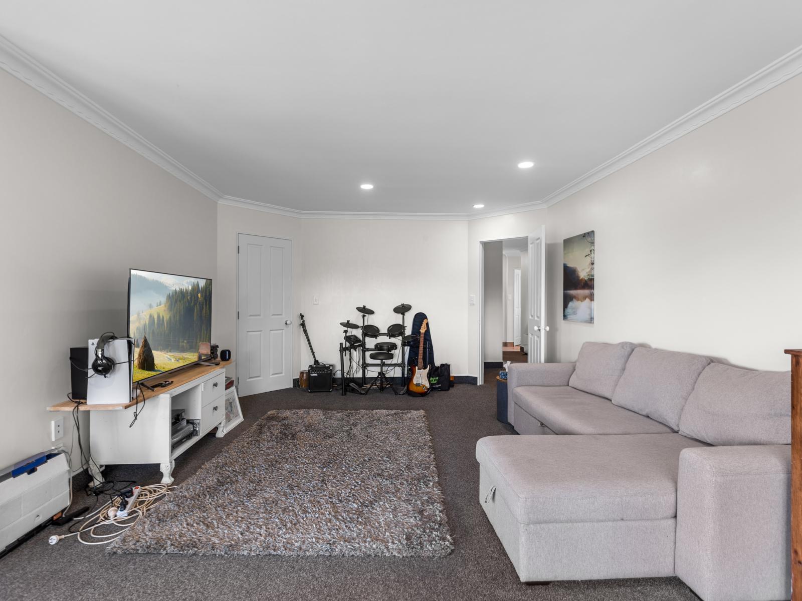 36 Loop Road, Minden