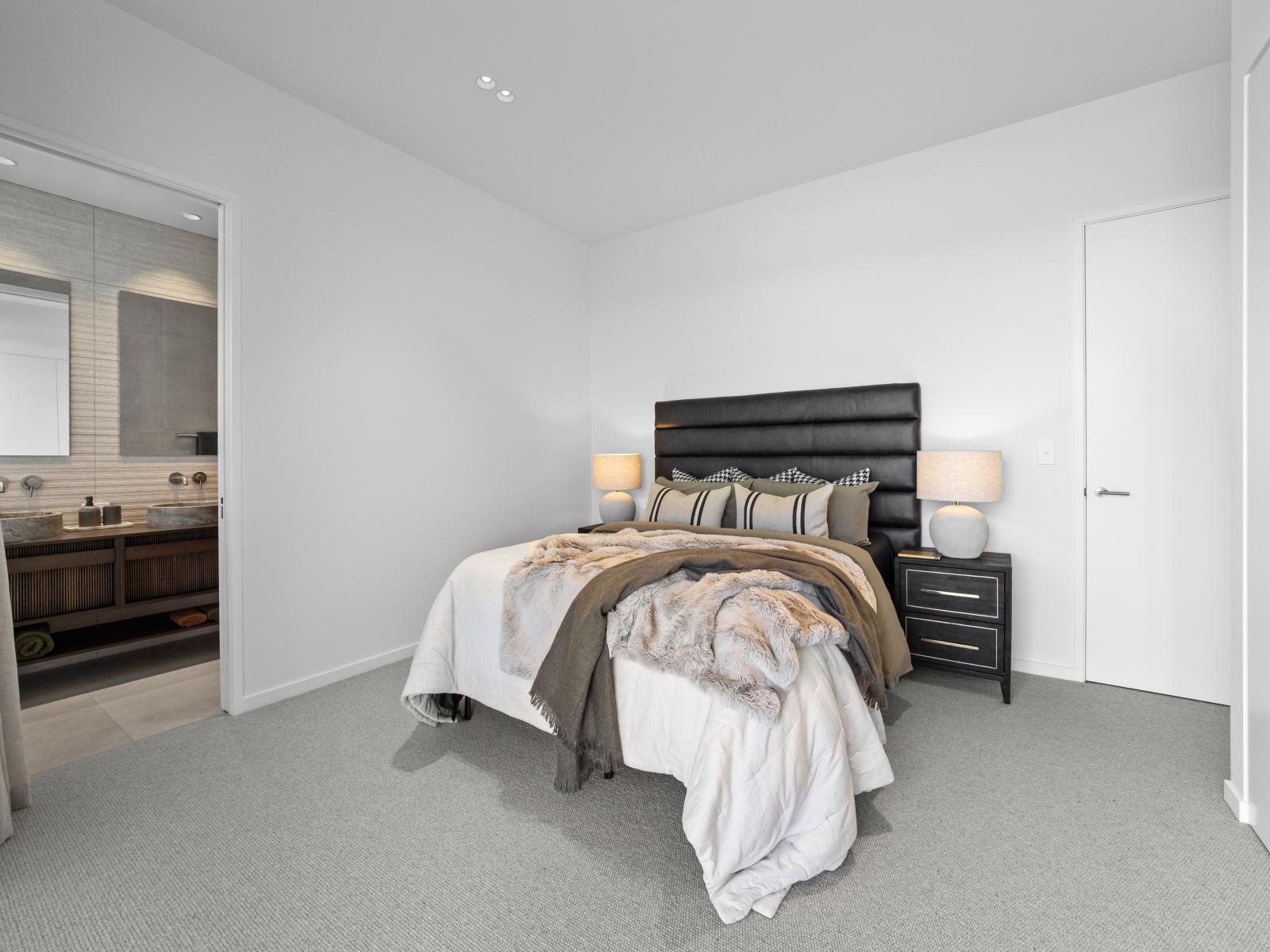 25 Bridgewater Quay, Lake Hood