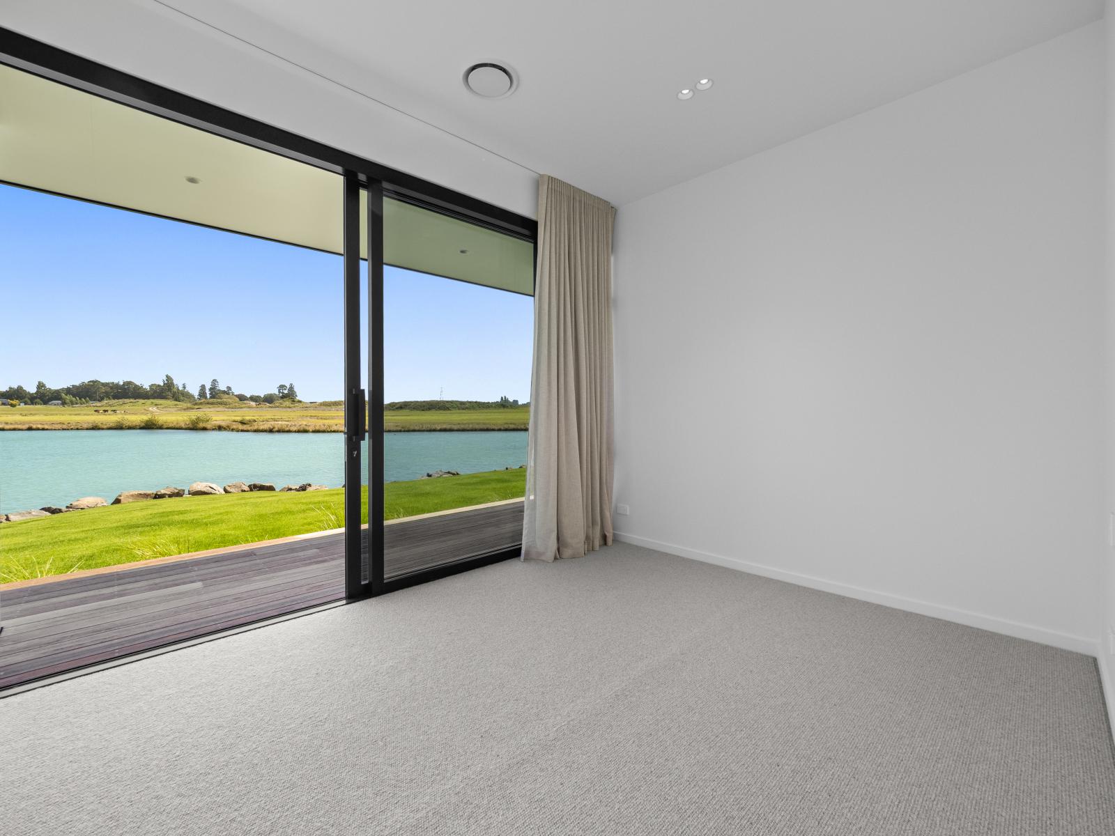 25 Bridgewater Quay, Lake Hood