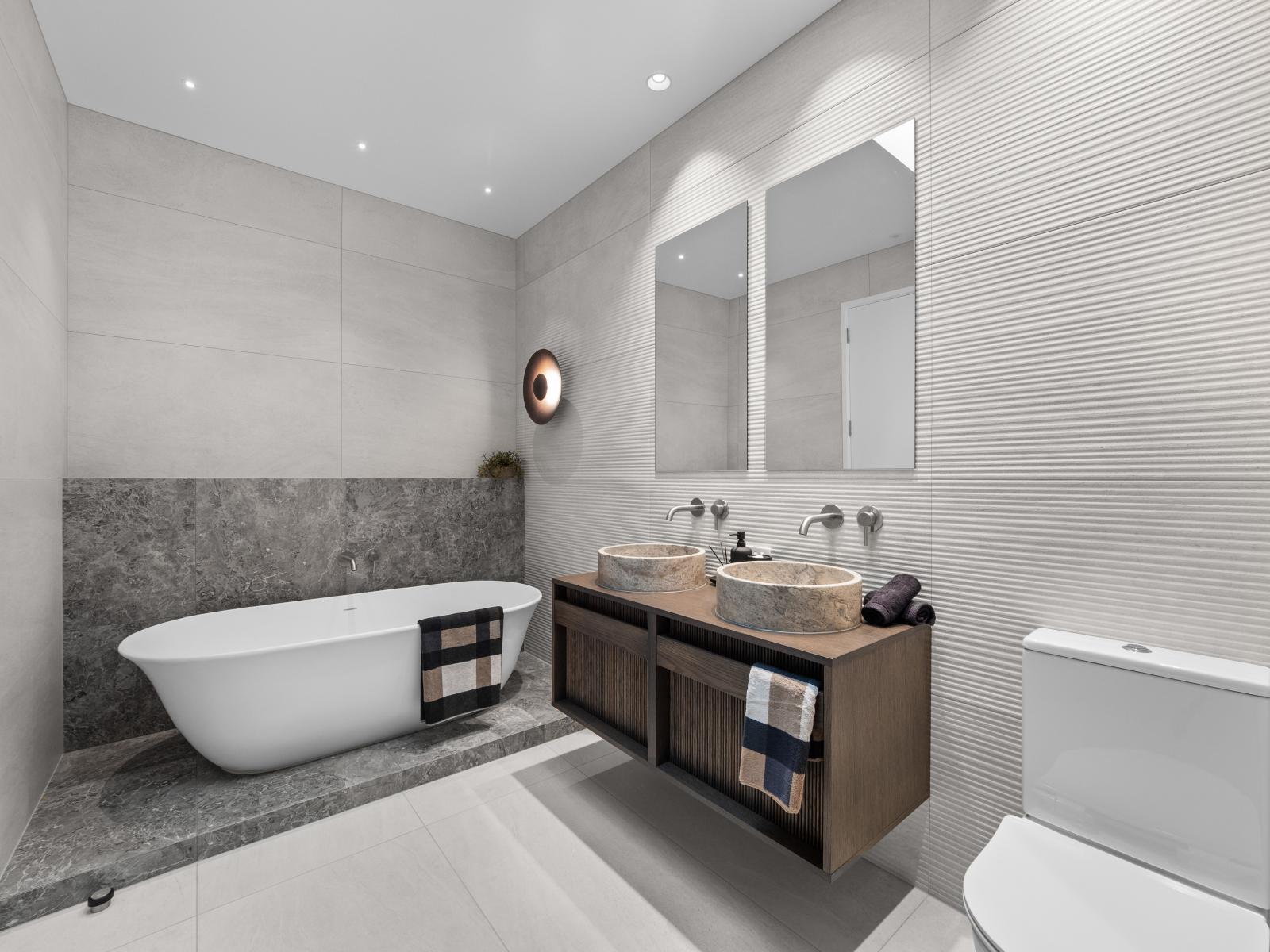 25 Bridgewater Quay, Lake Hood