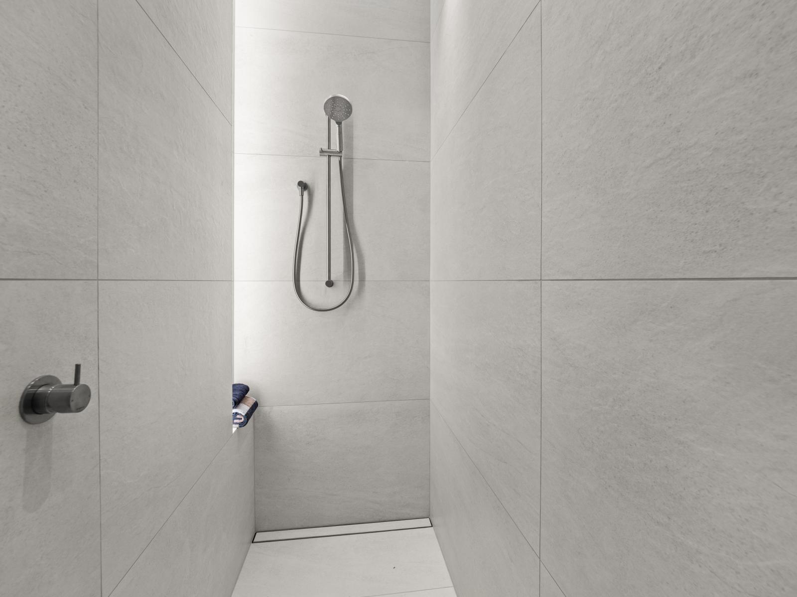 25 Bridgewater Quay, Lake Hood