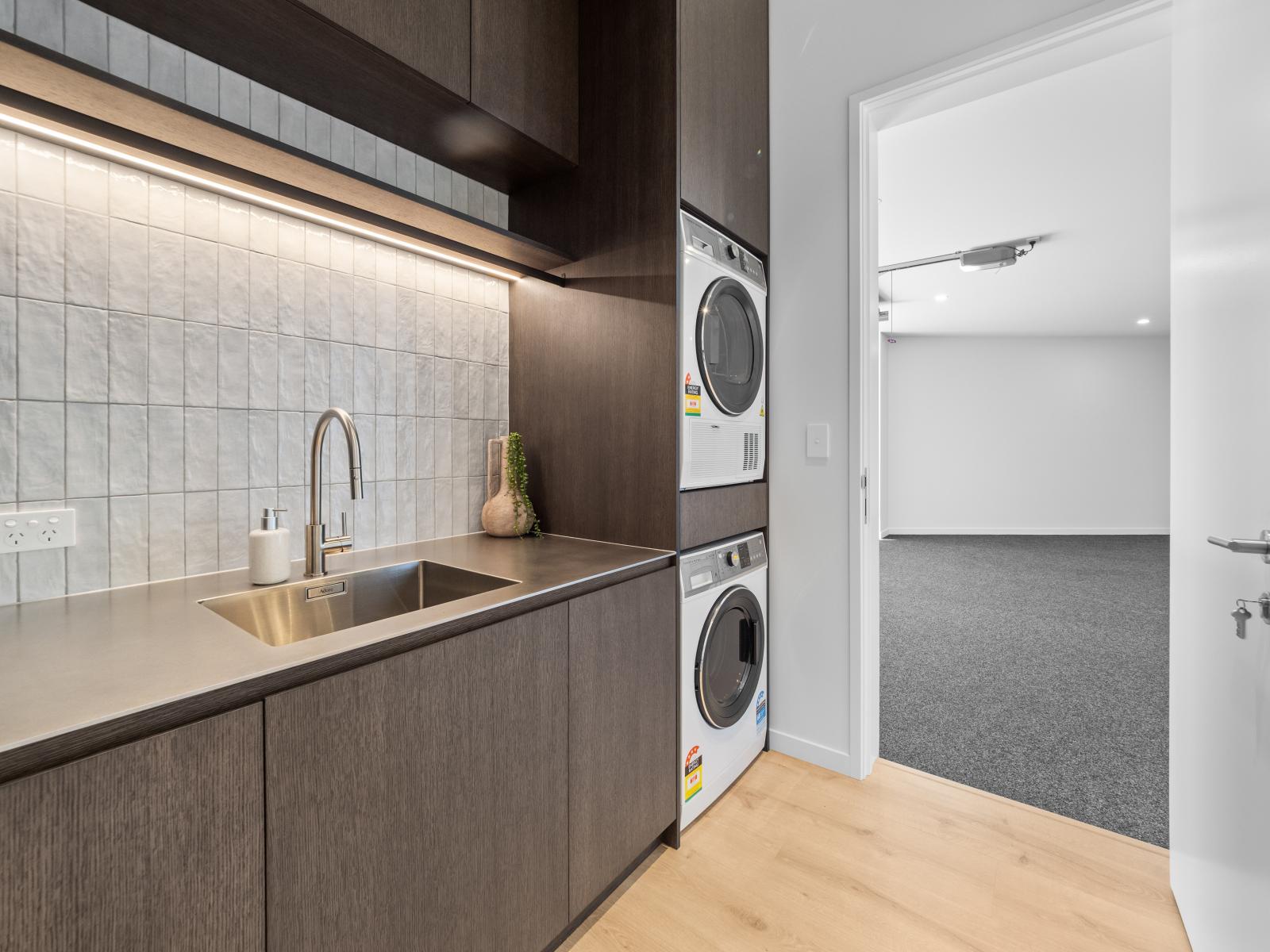 25 Bridgewater Quay, Lake Hood