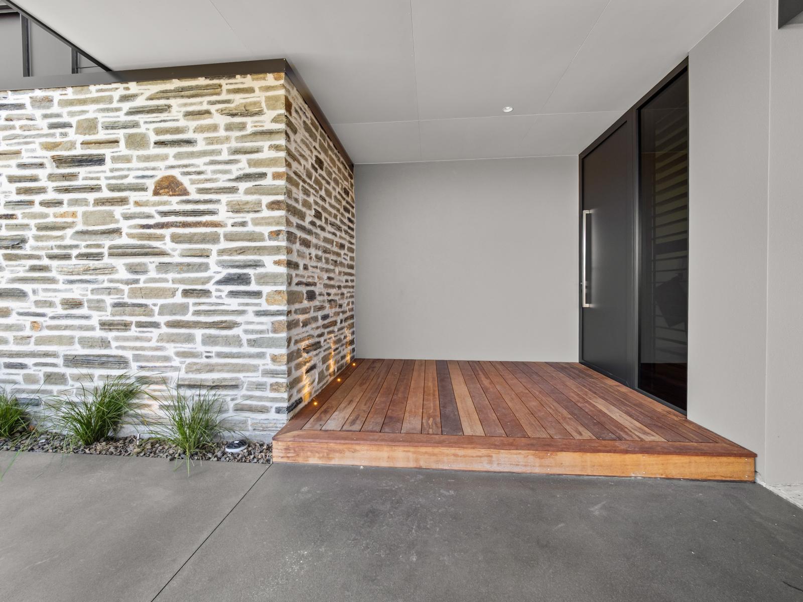 25 Bridgewater Quay, Lake Hood