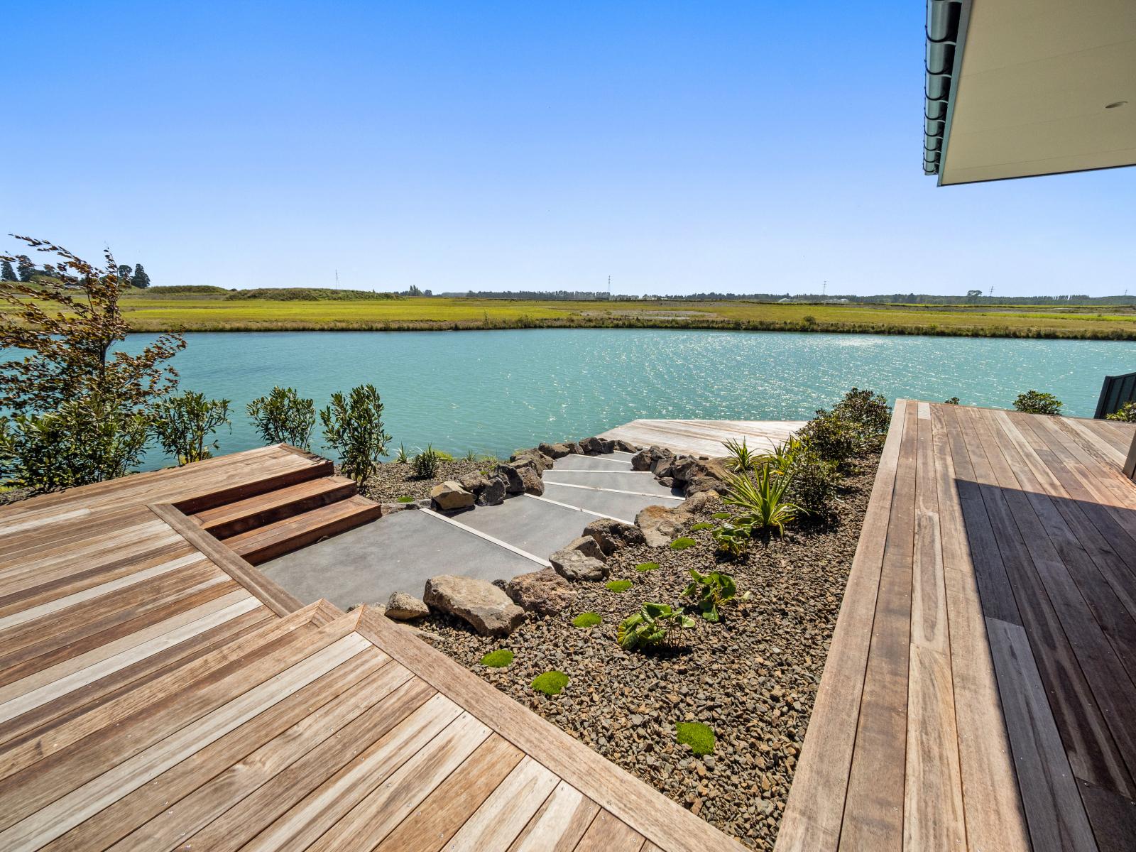 25 Bridgewater Quay, Lake Hood