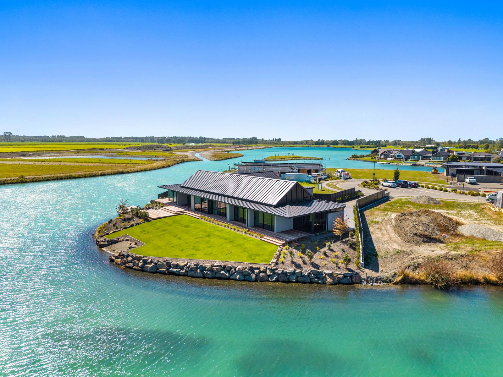 25 Bridgewater Quay, Lake Hood