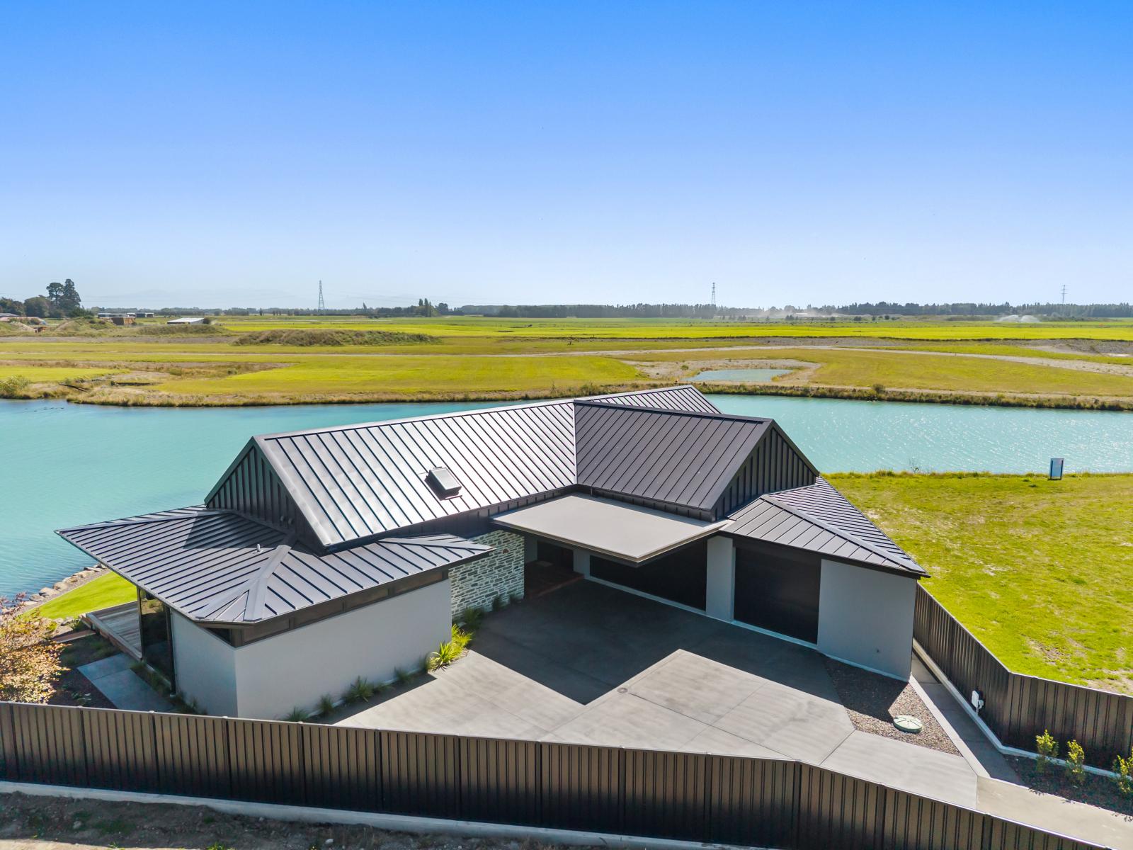 25 Bridgewater Quay, Lake Hood