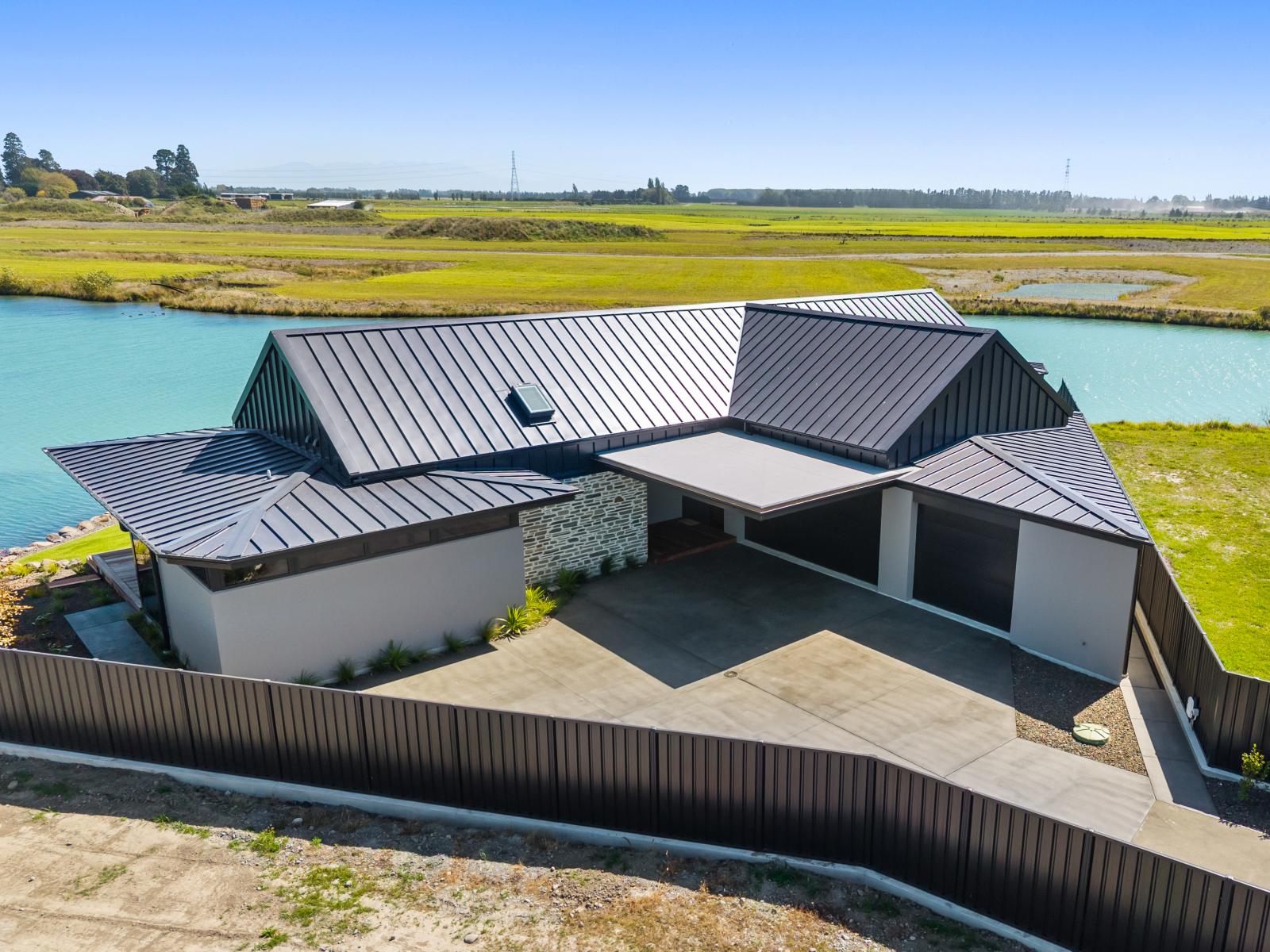 25 Bridgewater Quay, Lake Hood
