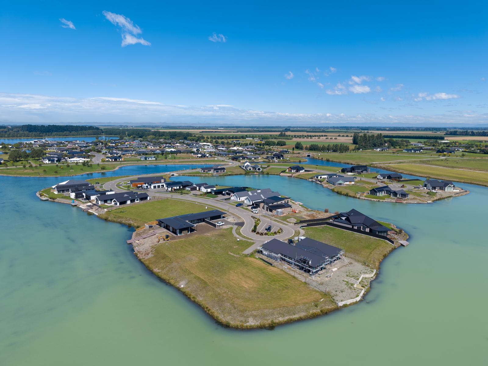 25 Bridgewater Quay, Lake Hood