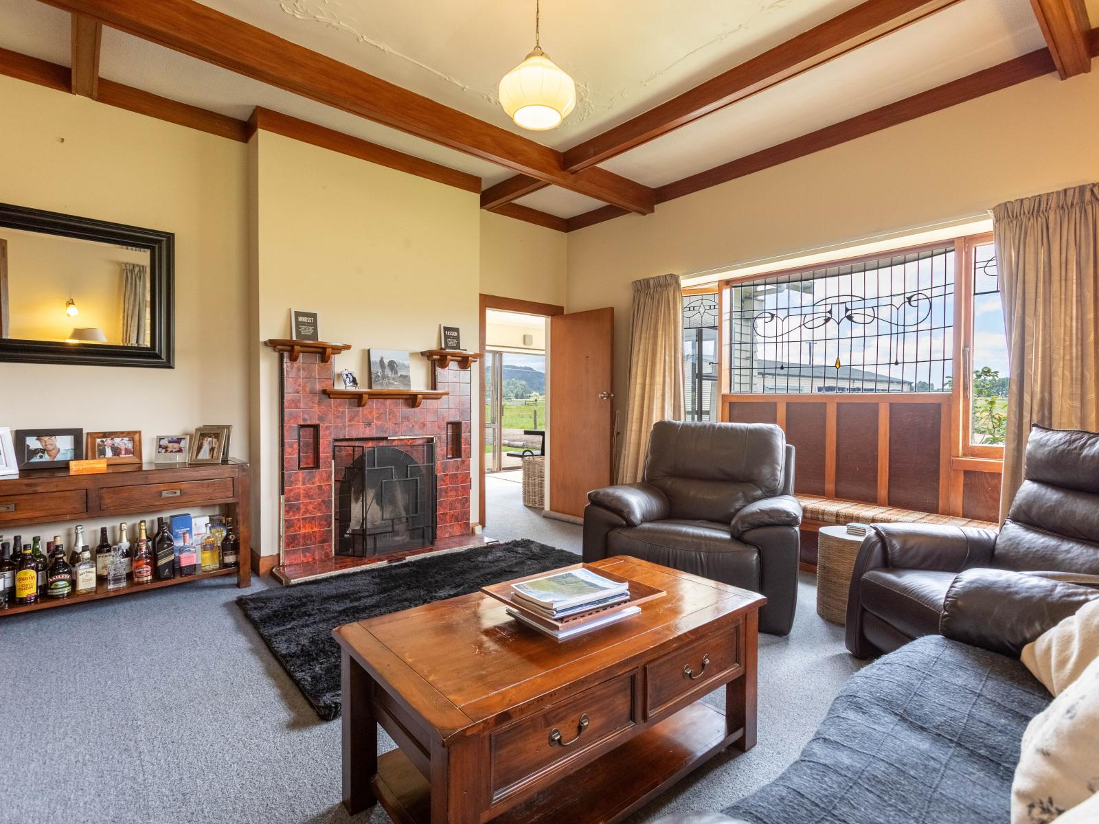 211 River Road, Kumeroa