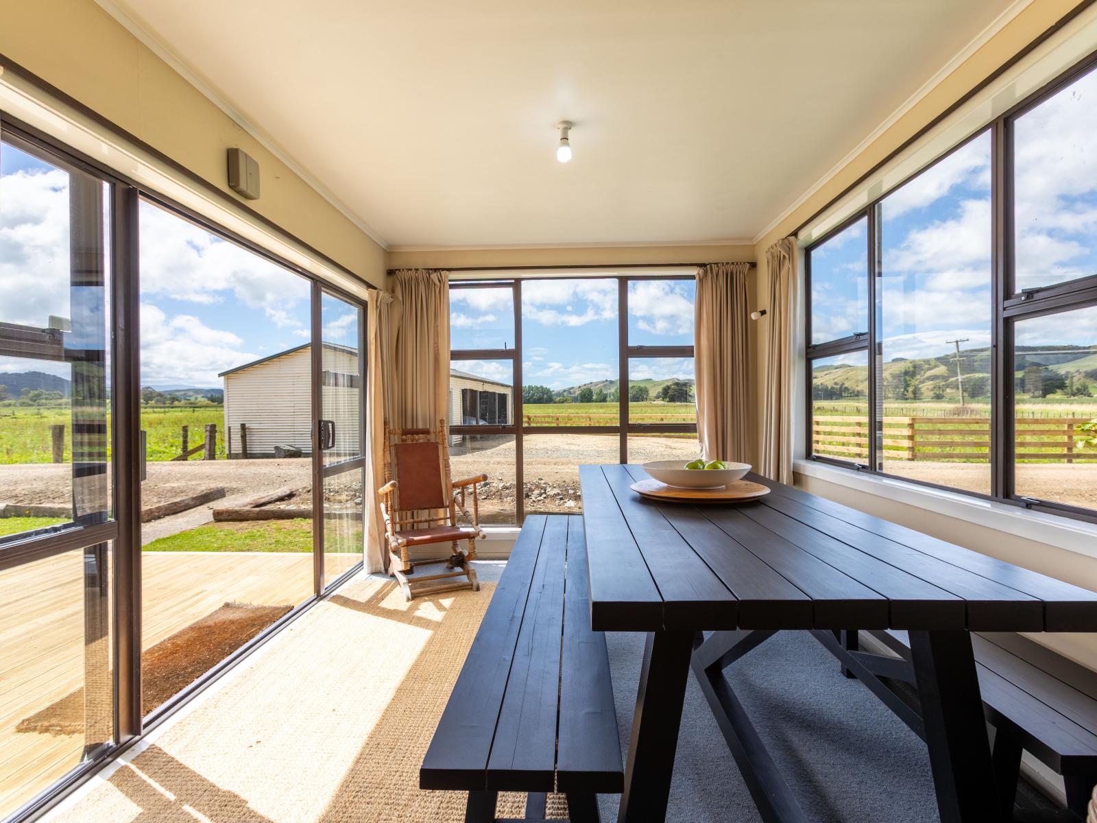 211 River Road, Kumeroa