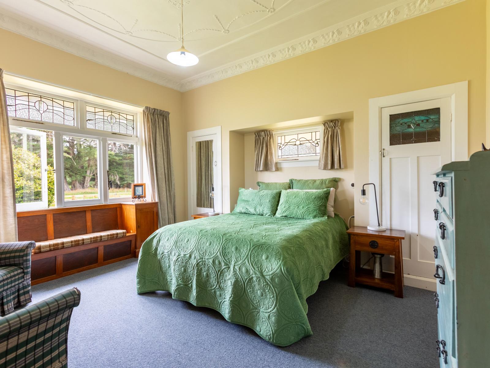 211 River Road, Kumeroa