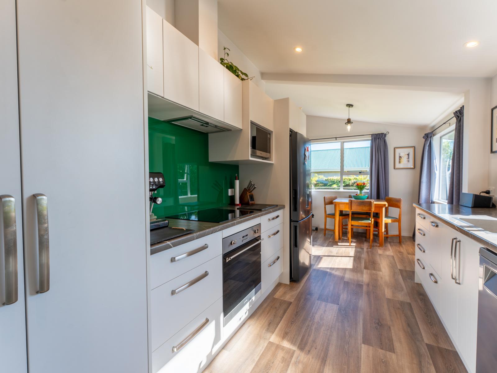 359A Church Street, West End