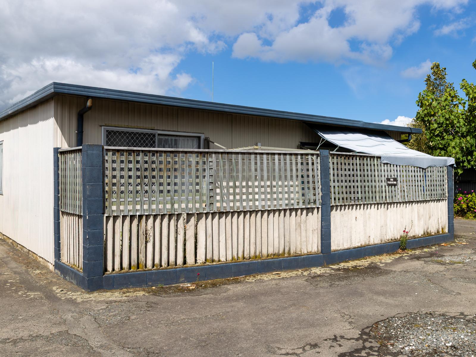 4/1009A Tomoana Road, Mahora