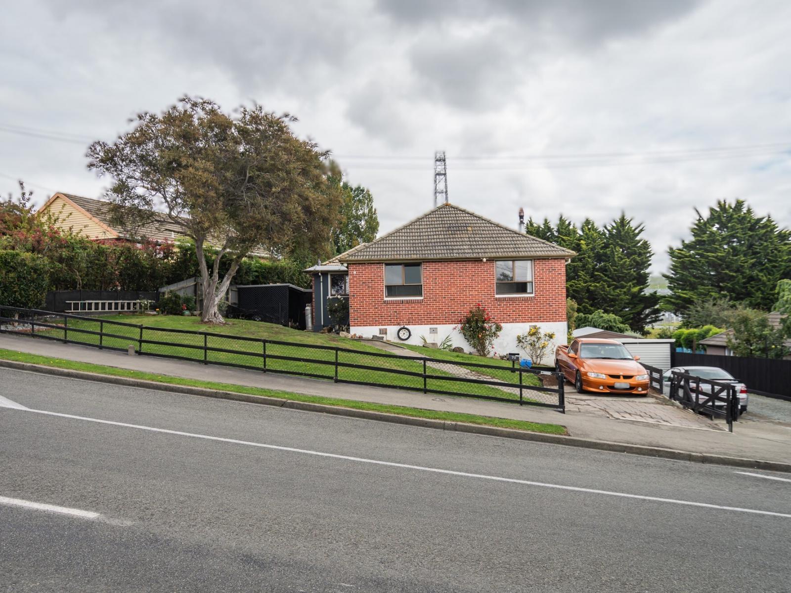 70 Old North Road, Marchwiel