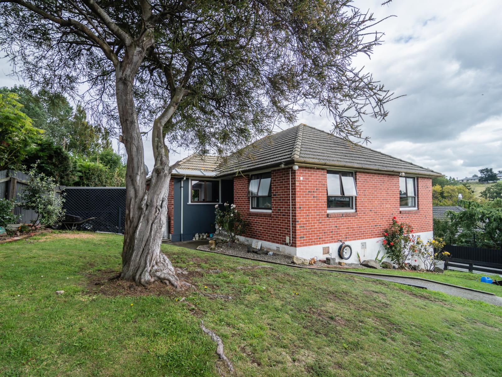 70 Old North Road, Marchwiel