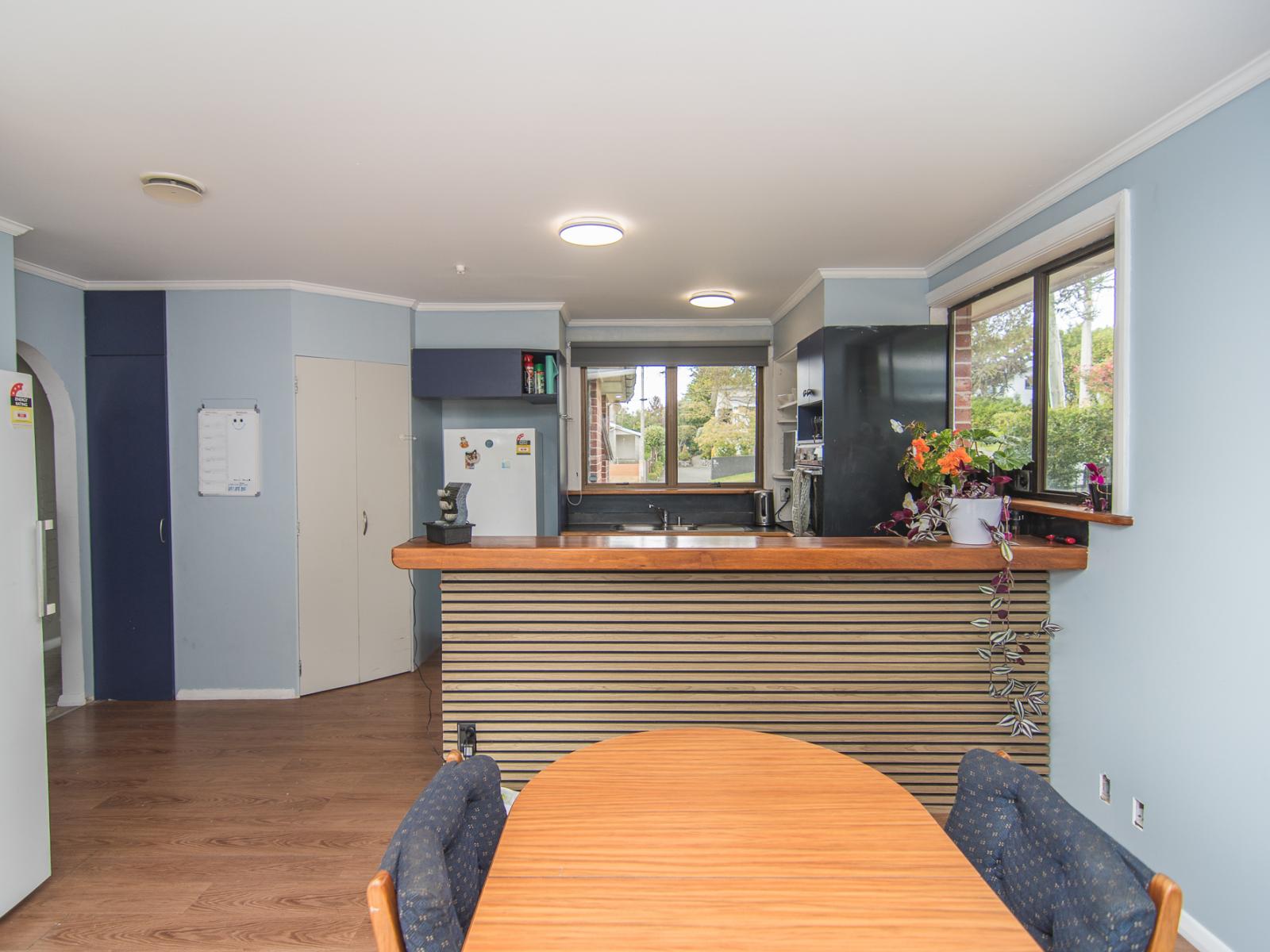 70 Old North Road, Marchwiel