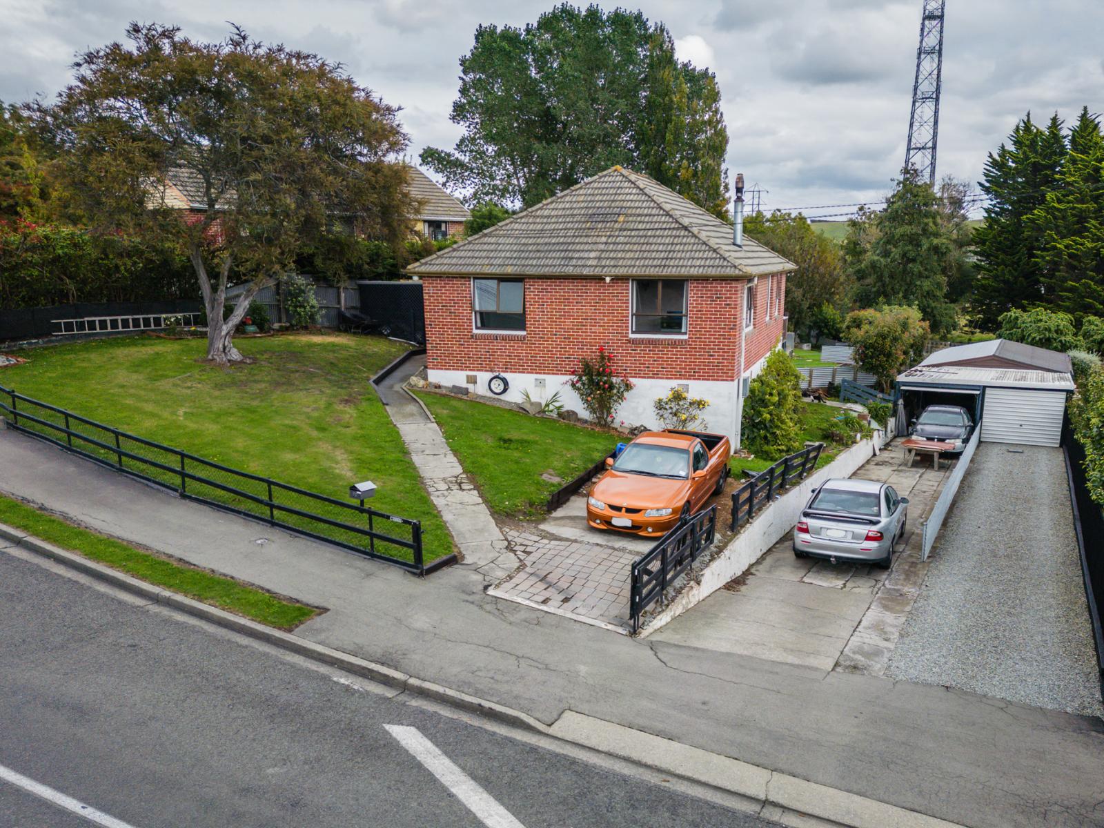 70 Old North Road, Marchwiel