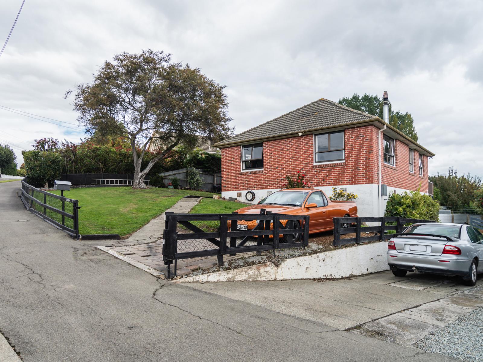 70 Old North Road, Marchwiel