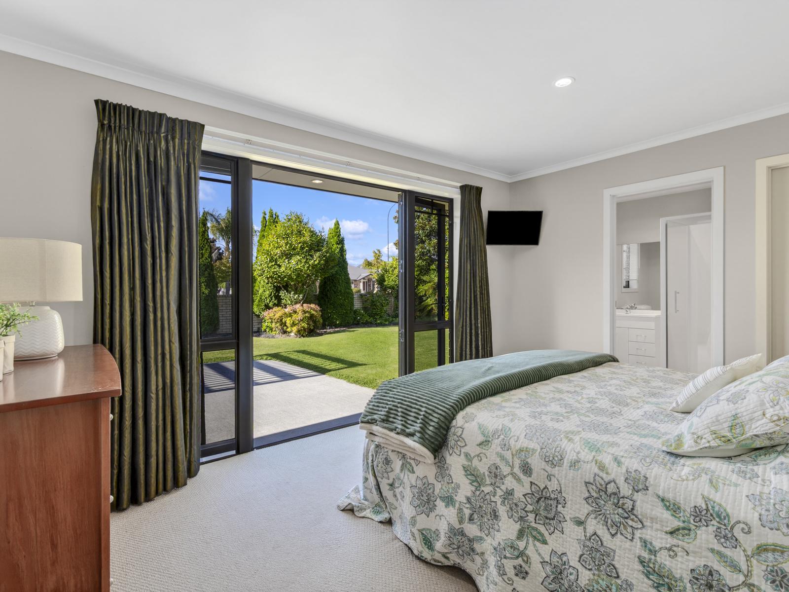 2 Cooper Crescent, Cambridge