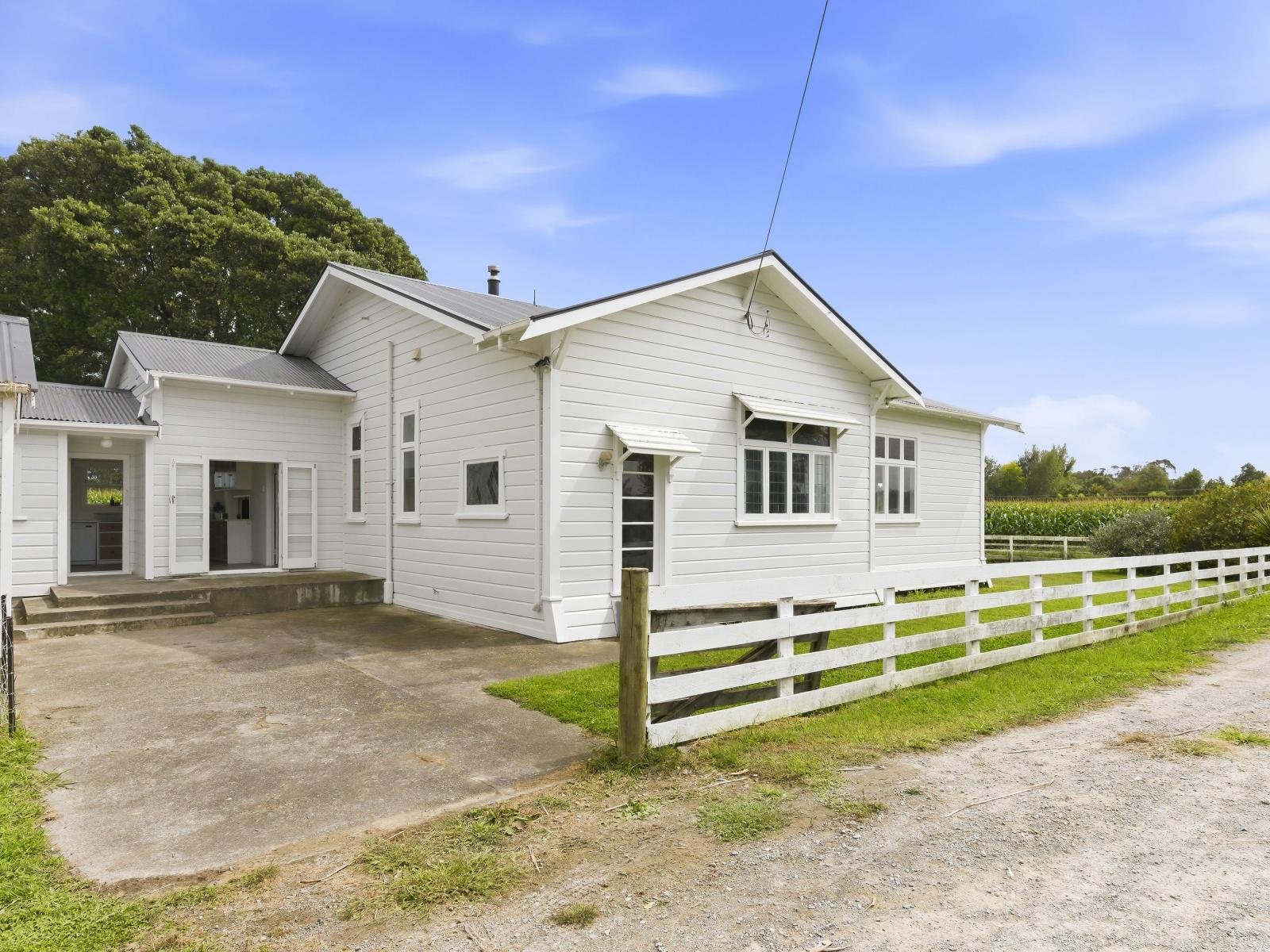 225 Kuku Beach Road, Manakau