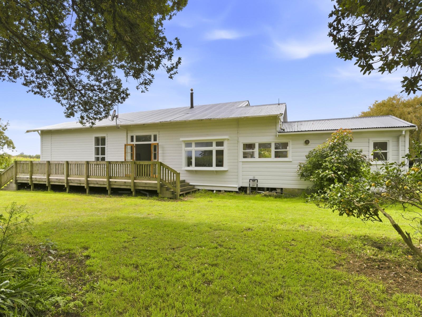 225 Kuku Beach Road, Manakau