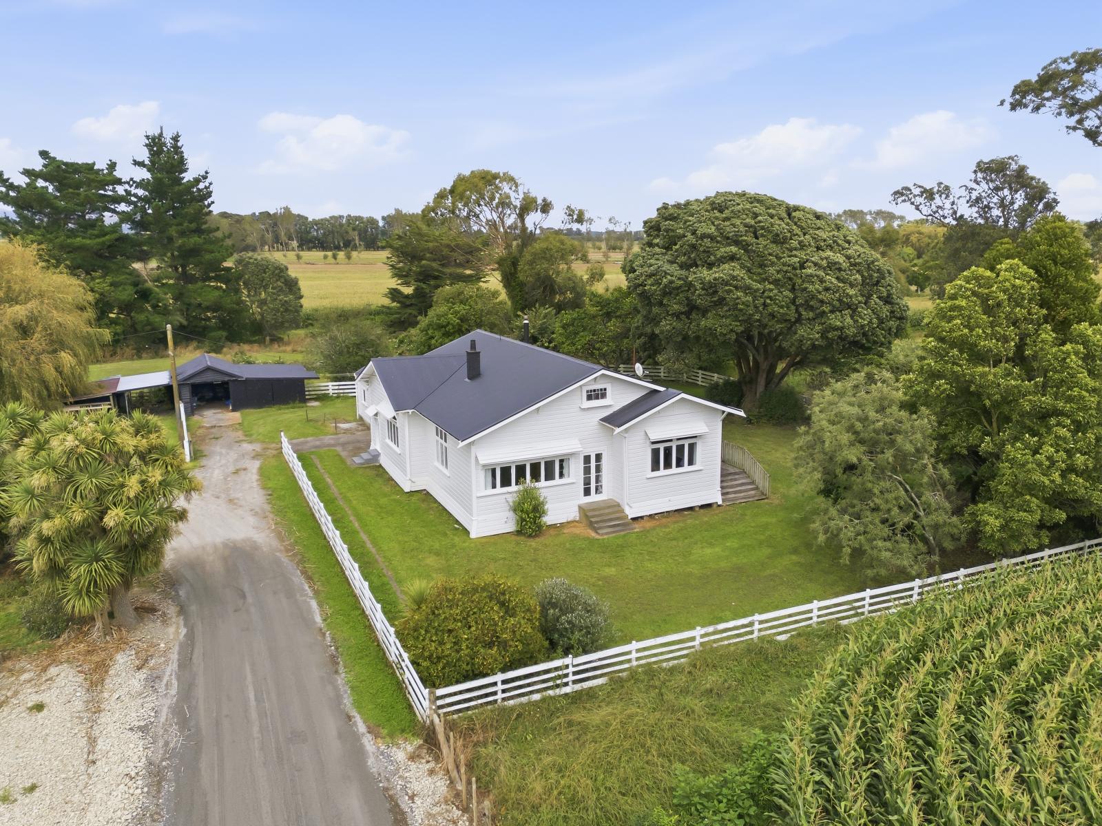225 Kuku Beach Road, Manakau