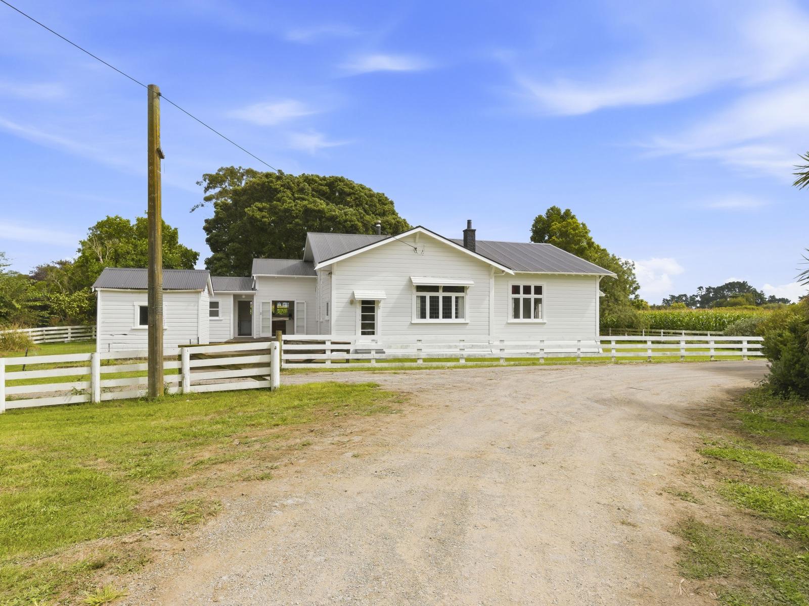 225 Kuku Beach Road, Manakau