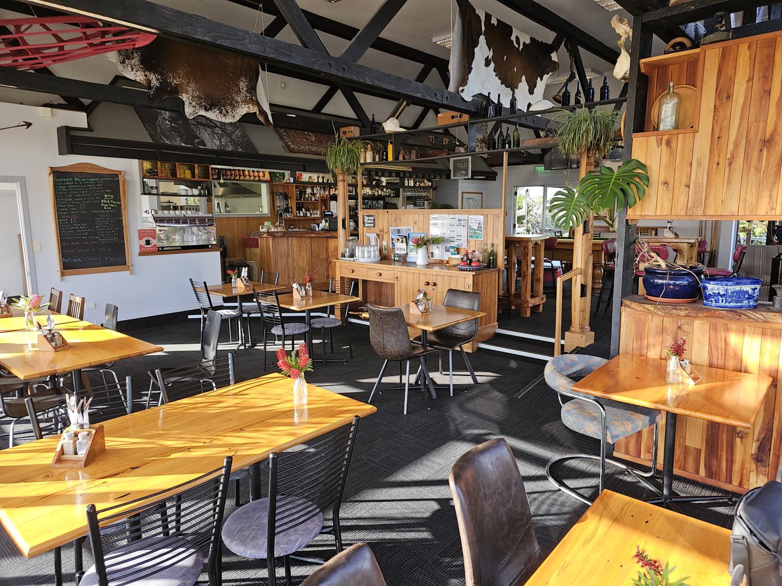 7370 State Highway 6, Charleston