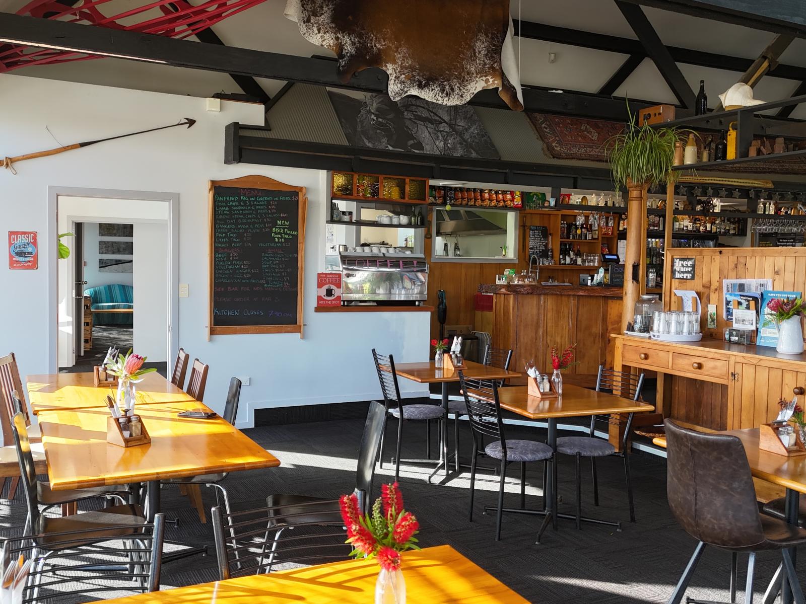 7370 State Highway 6, Charleston