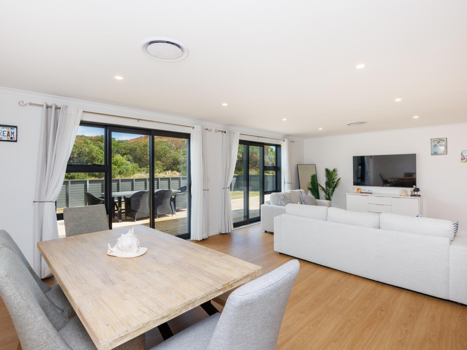 52 Hunia Terrace, Himatangi Beach