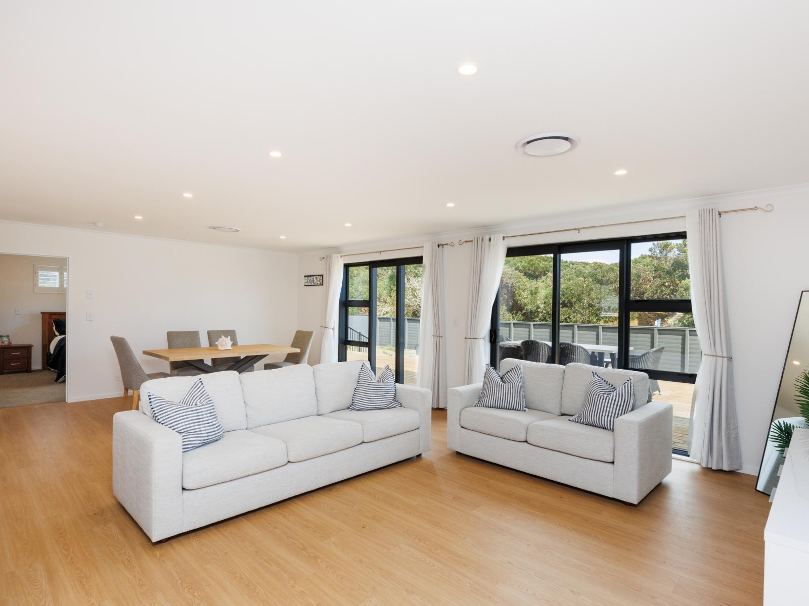 52 Hunia Terrace, Himatangi Beach