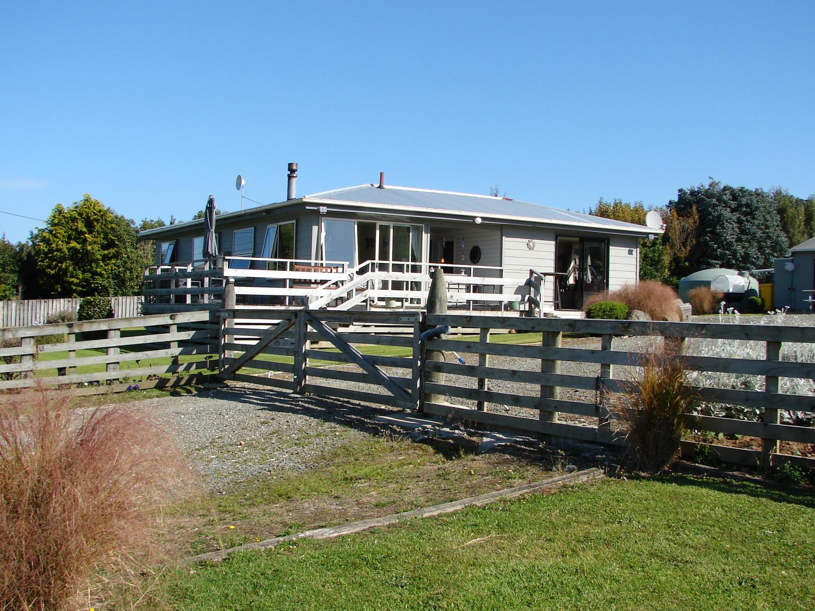 586 Niagara-Waikawa Road, Waikawa