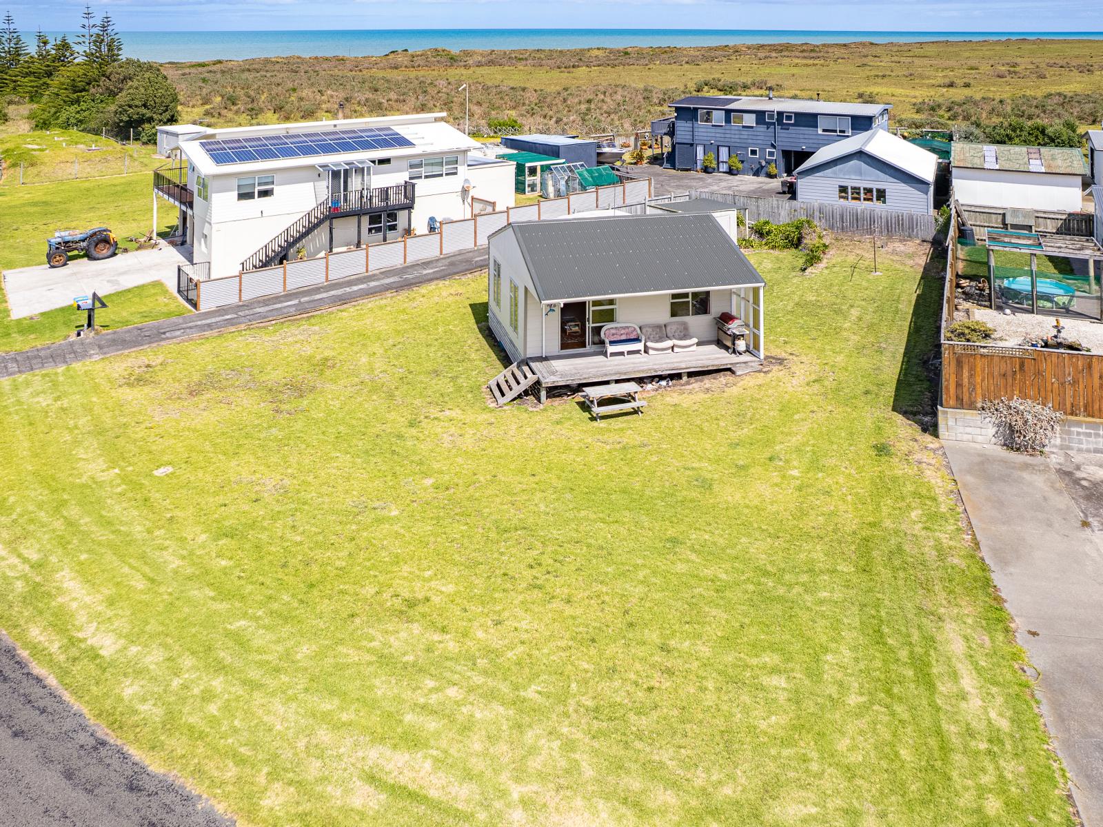 15 Nukumaru Parade, Waiinu Beach