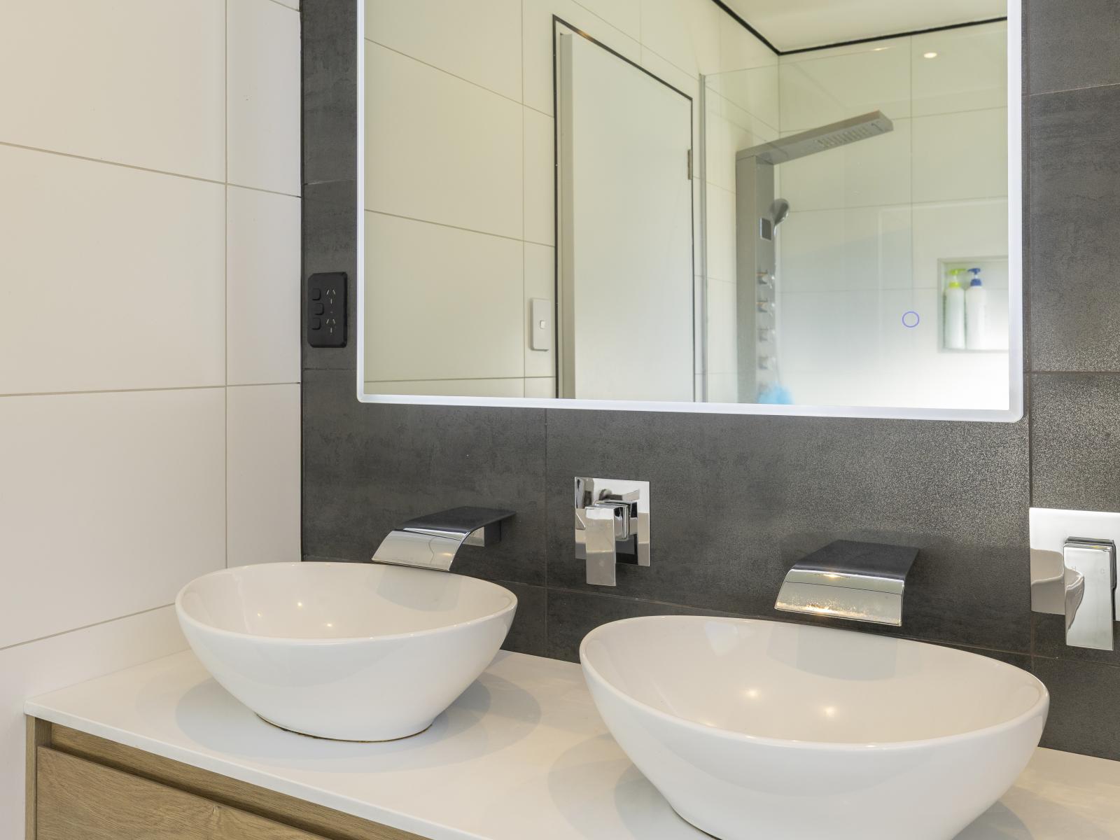 722 River Road, Broadlands