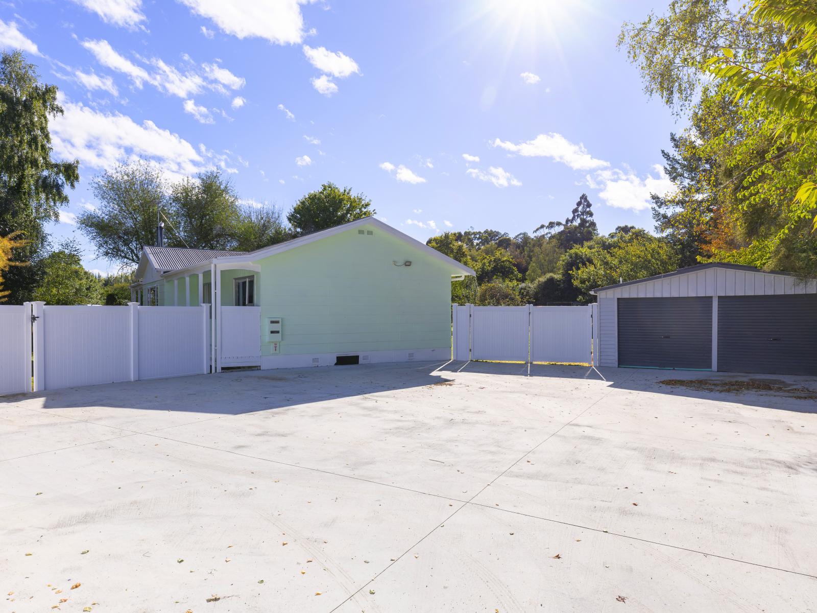 722 River Road, Broadlands