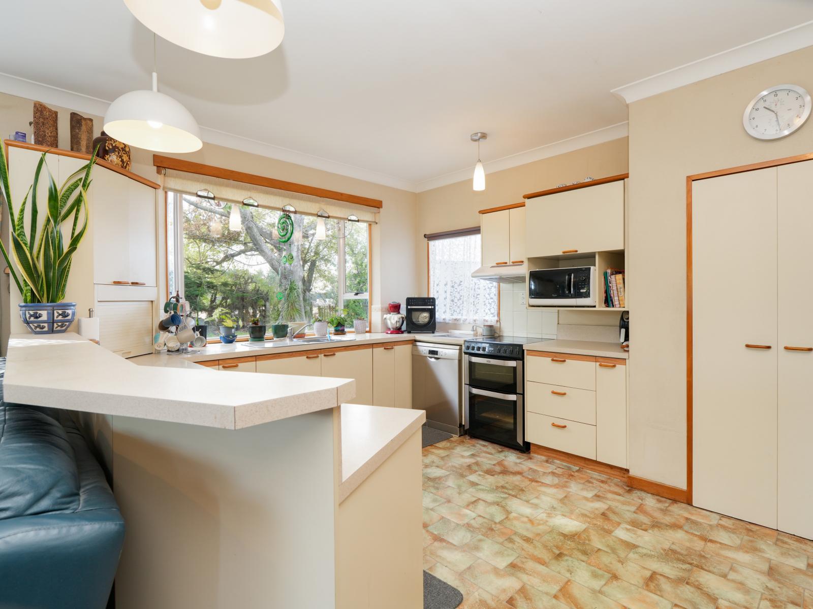 385 and 401 McQuarrie Street, Tisbury