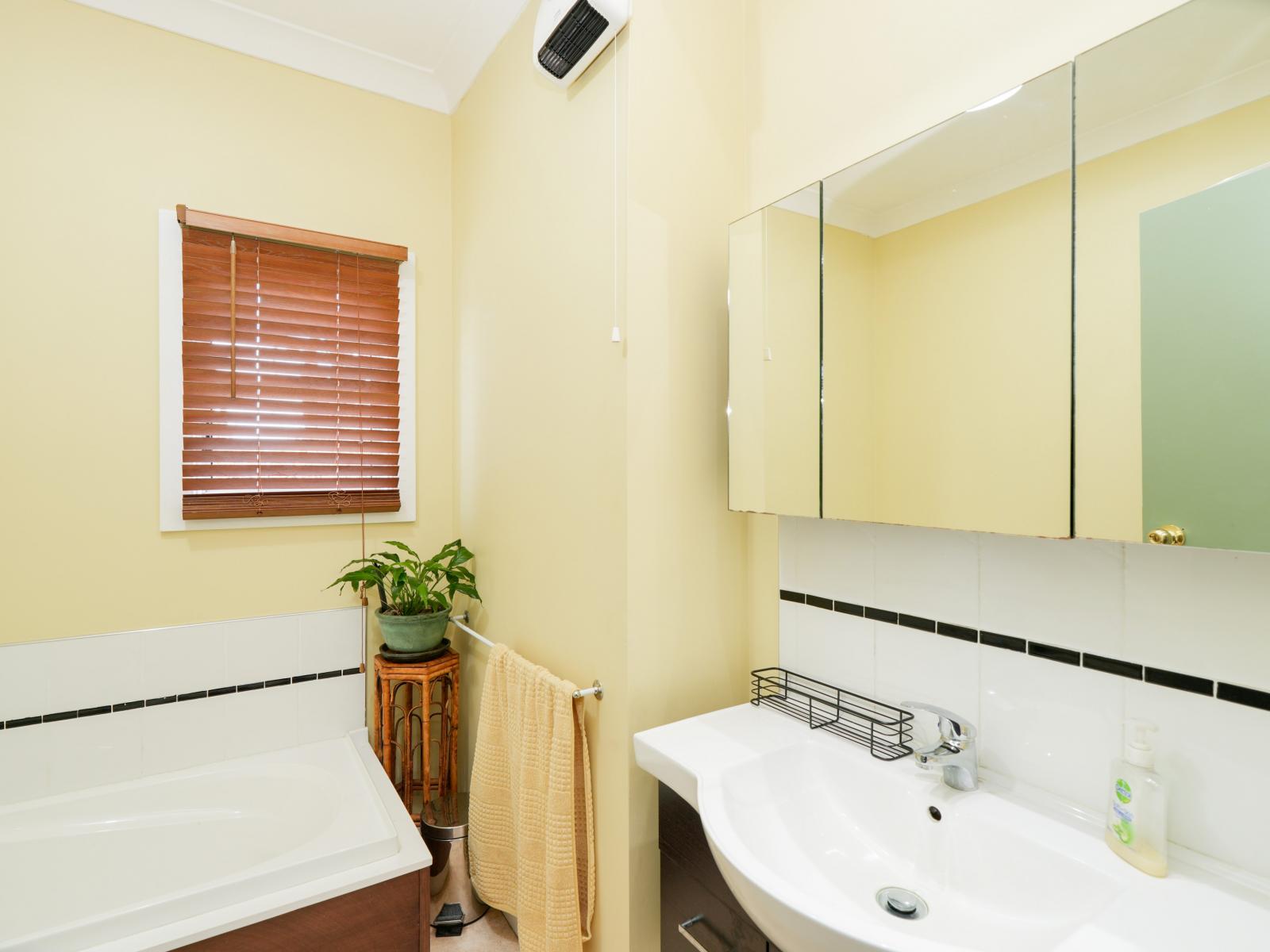 385 and 401 McQuarrie Street, Tisbury