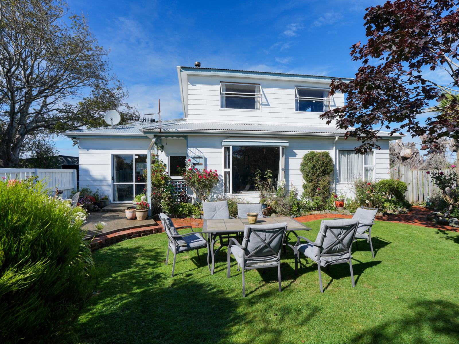 385 and 401 McQuarrie Street, Tisbury