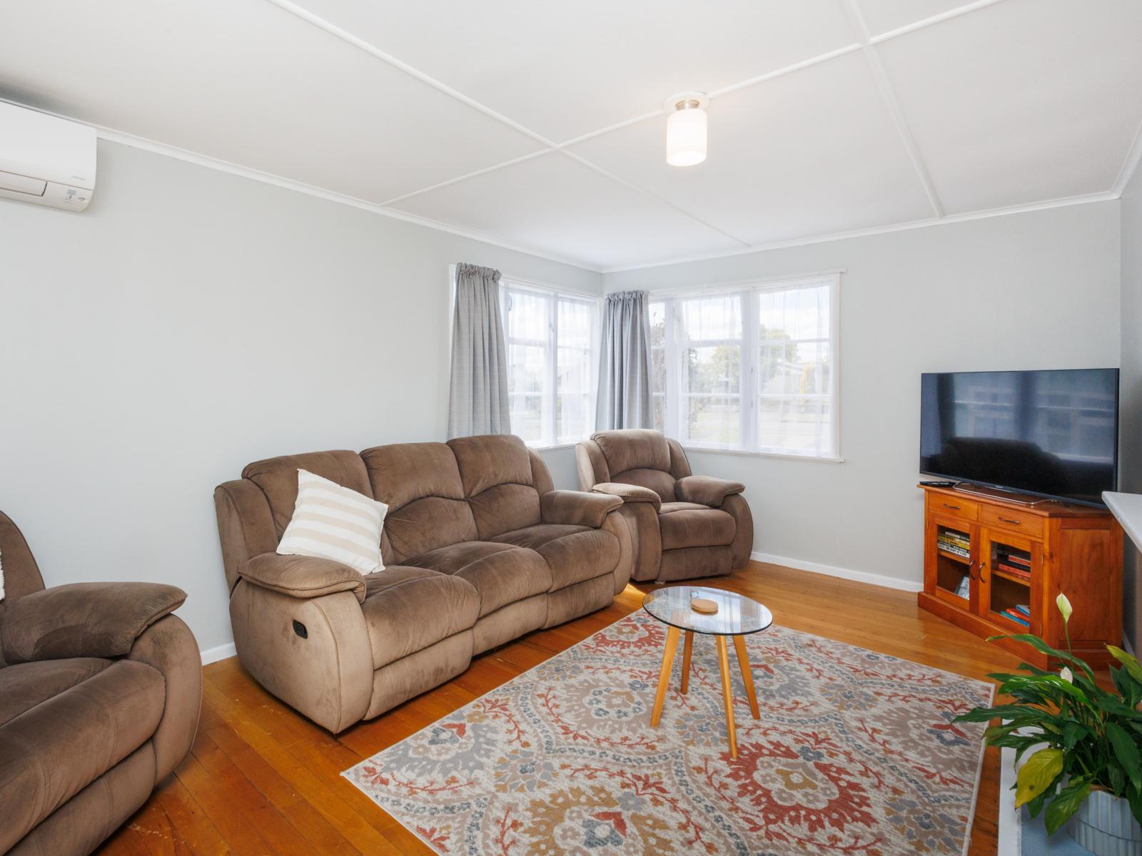 50 Clyde Crescent, Roslyn