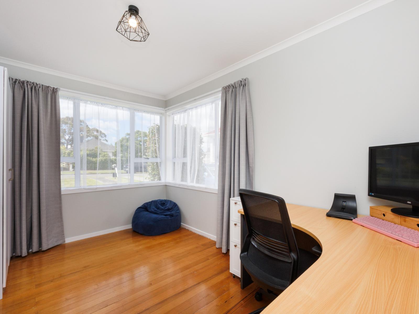 50 Clyde Crescent, Roslyn