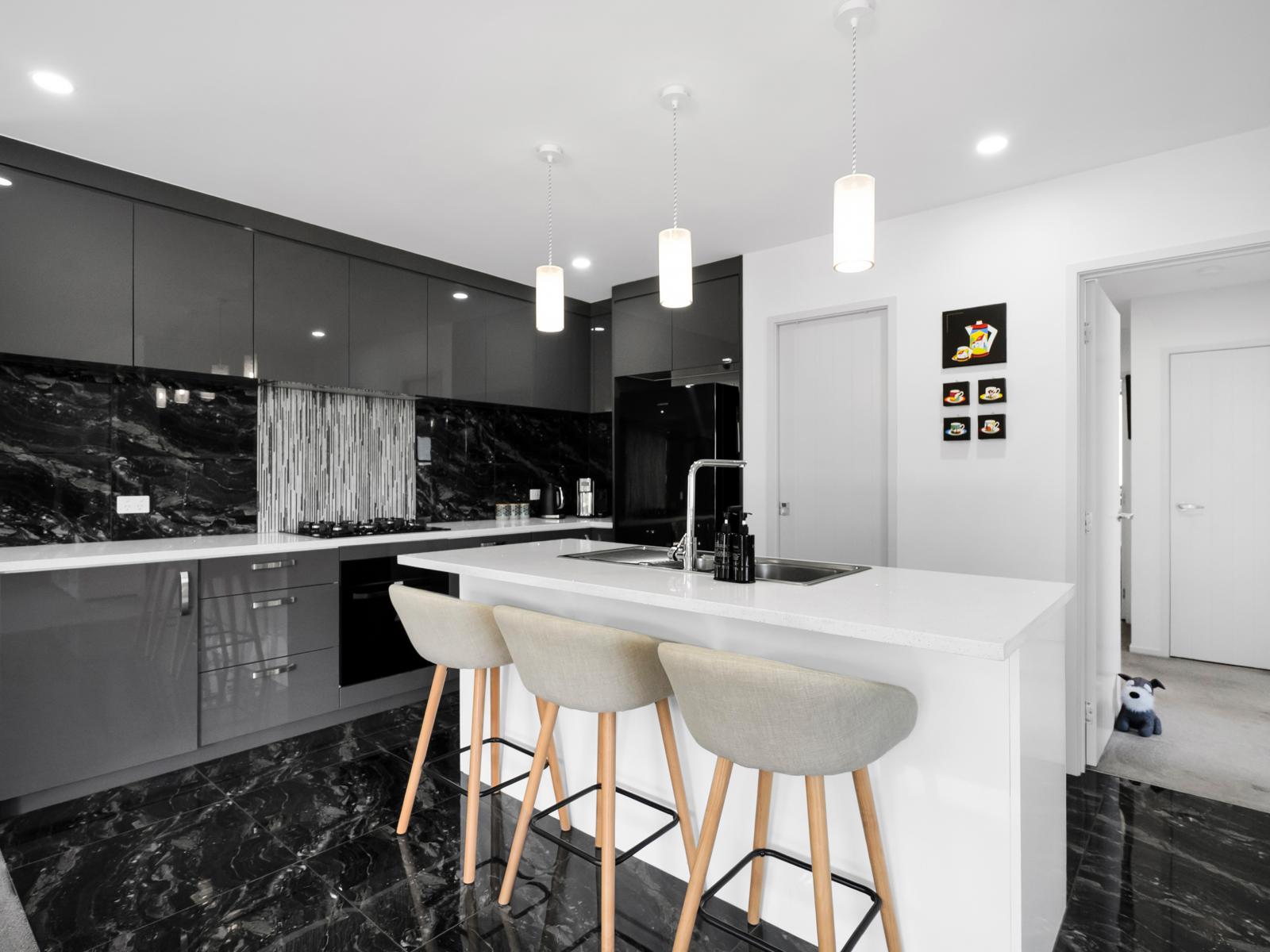 3 Frederick Place, Whalers Gate